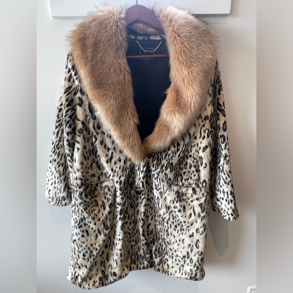 Splash Leopard Print Coat with Faux Fur Collar